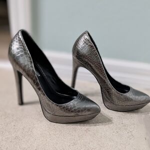 BCBGeneration Platform Pumps sz 8.5